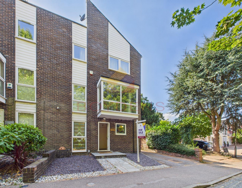 Photo of Oaks Drive, Colchester