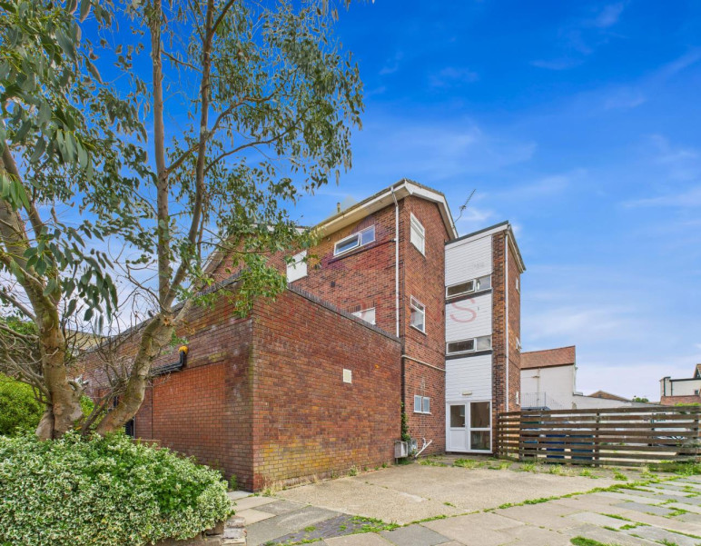 Photo of Connaught Avenue, Frinton-On-Sea