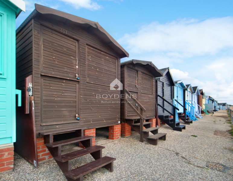 Photo of High wall, Frinton on Sea